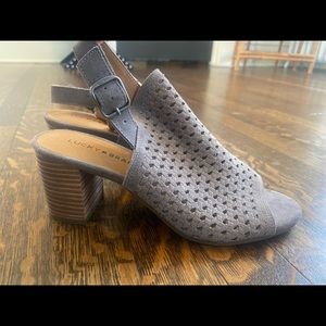 Lucky Brand 8.5 Stacked Heel Gray Sandal
